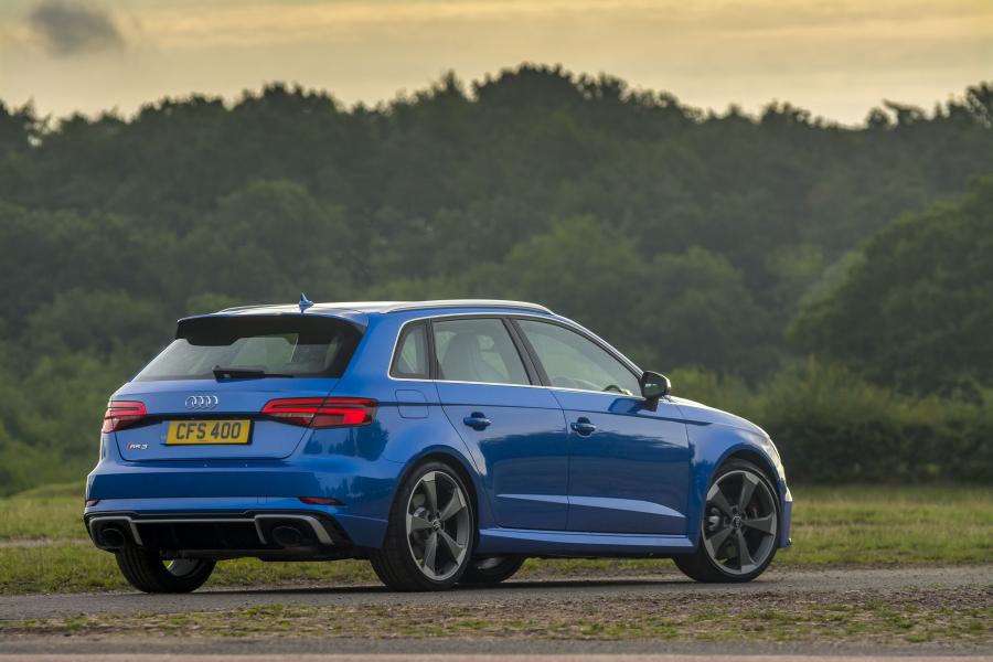 Audi RS3 Sportback (8V) 2017 года  (UK) (фото 13 из 14)